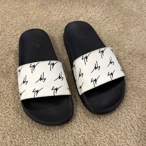 AUTHENTIC GIUSEPPE SLIDES